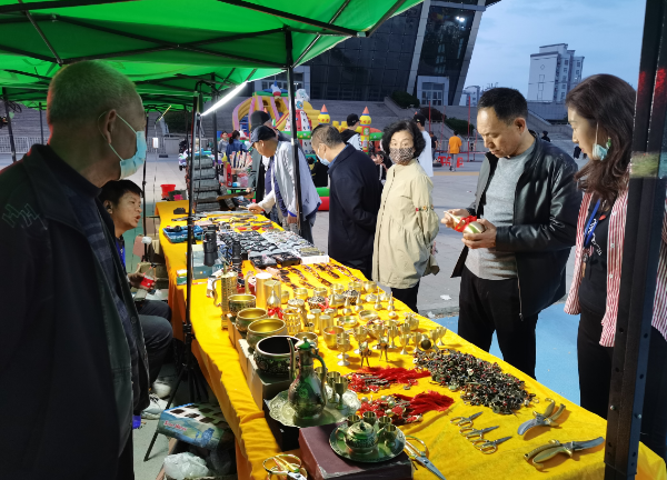 五一假期塔城地區商品銷售火熱，日用百貨銷售額預計達1.41億